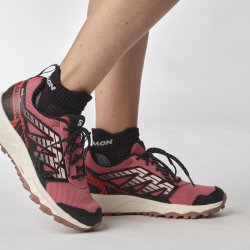 Кросівки Salomon Wander W - чорні/рожеві