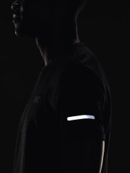 Футболка Under Armour UA Seamless Stride SS M - чорна