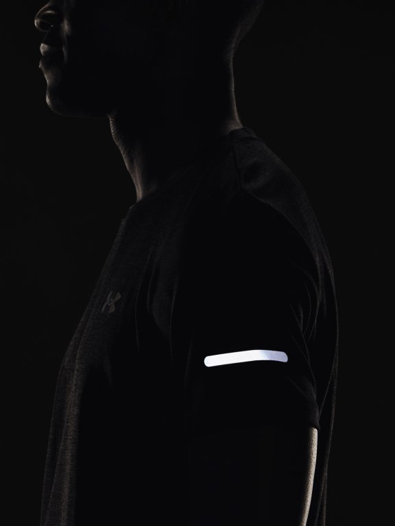 Футболка Under Armour UA Seamless Stride SS M - чорна