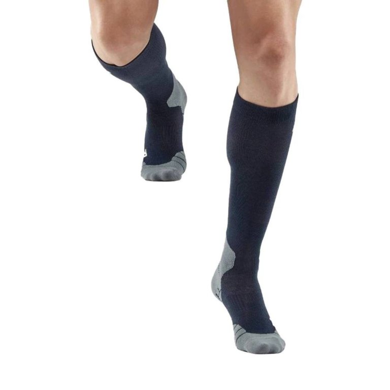 Шкарпетки CEP Light Merino Socks M - чорно/сірі