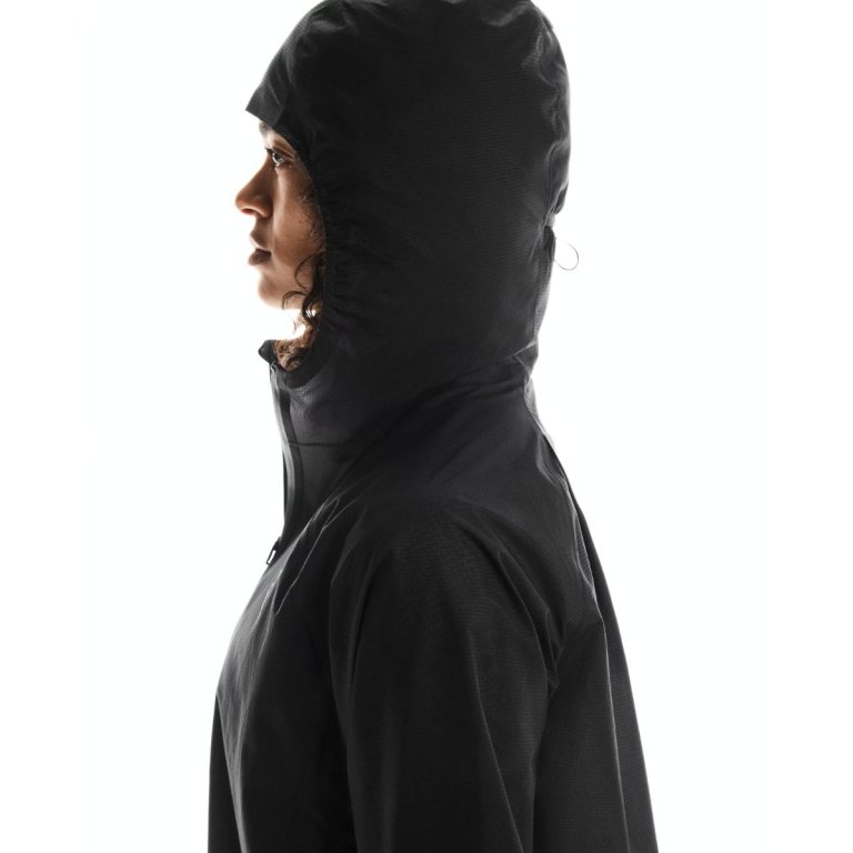 Куртка On Ultra Jacket W - чорна