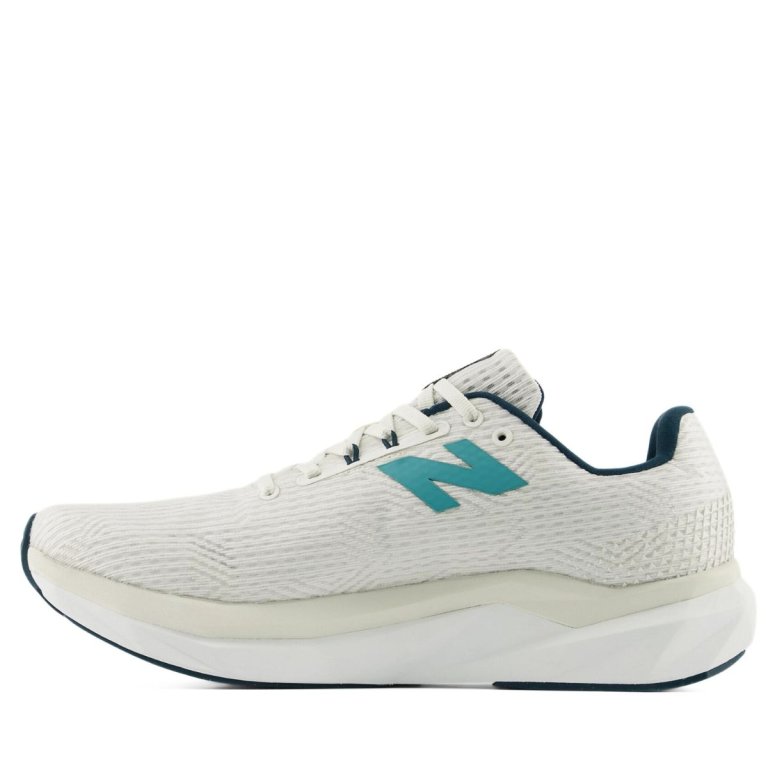 Кросівки New Balance FuelCell Propel v5 M - білі