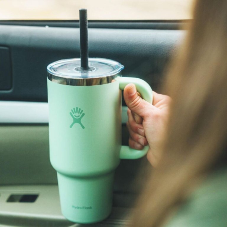 Пляшка Hydro Flask 24 унції (710 мл) з прозорою кришкою для подорожей з тумблером - зелена