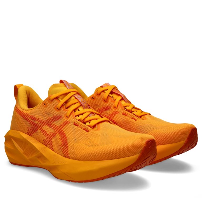 Obuv Asics Novablast 5 M - oranžová
