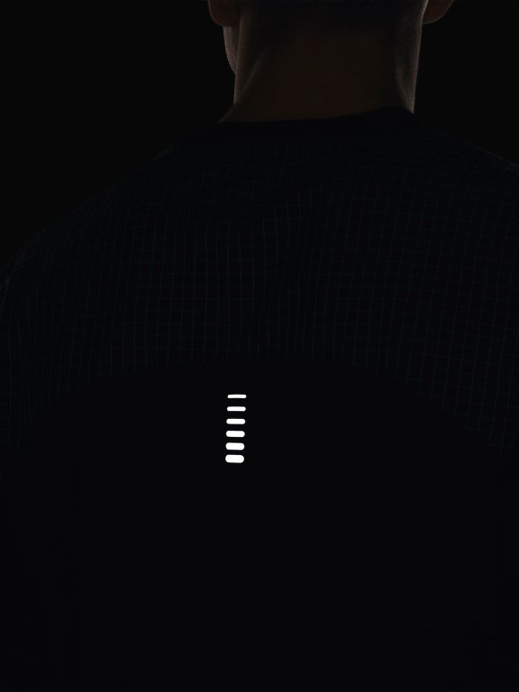 Triko Under Armour Run Anywhere LS Man Black
