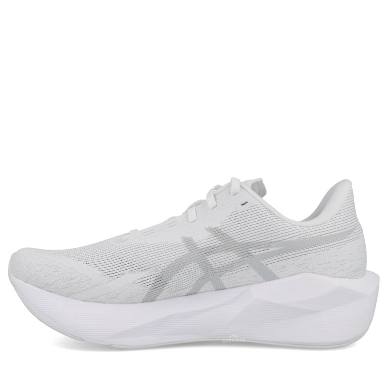 Кросівки Asics Novablast 6 M — білі