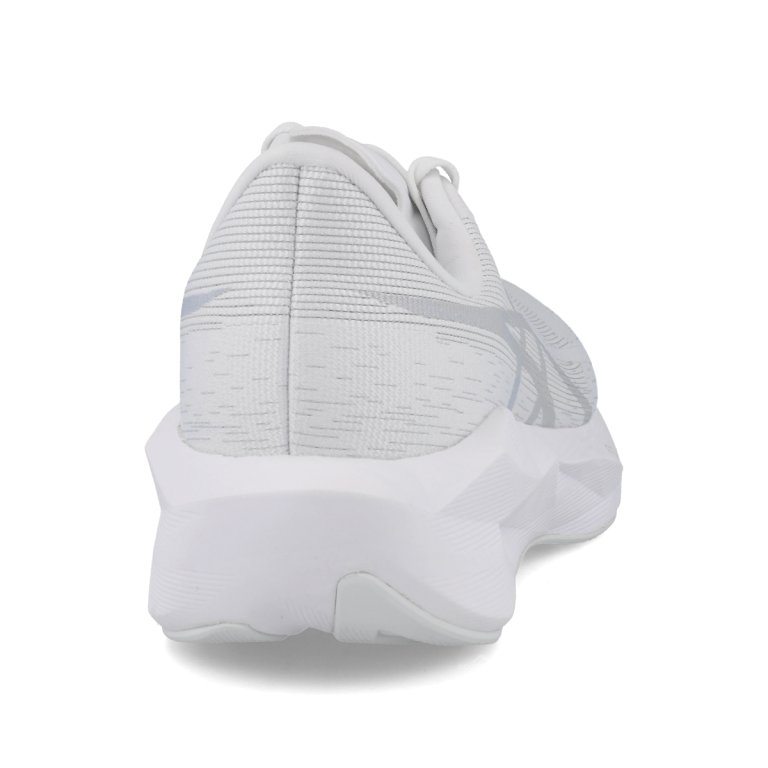 Кросівки Asics Novablast 6 M — білі