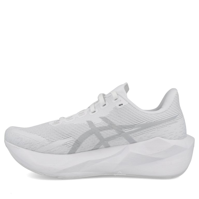 Кросівки Asics Novablast 6 W — білі