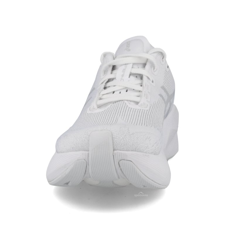 Кросівки Asics Novablast 6 W — білі