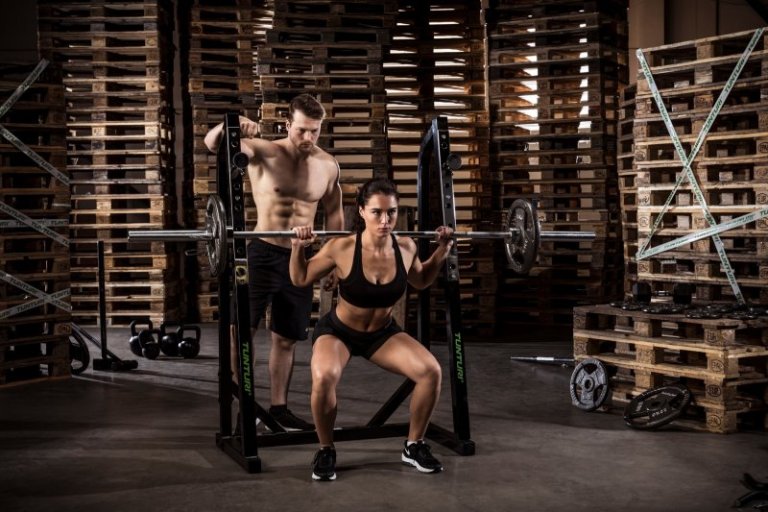 Stojan na dřep Tunturi WT40 Squat Rack - černá